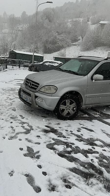 Usata Mercedes ML270 163 CV (119 kW) 2003 Grigio SUV