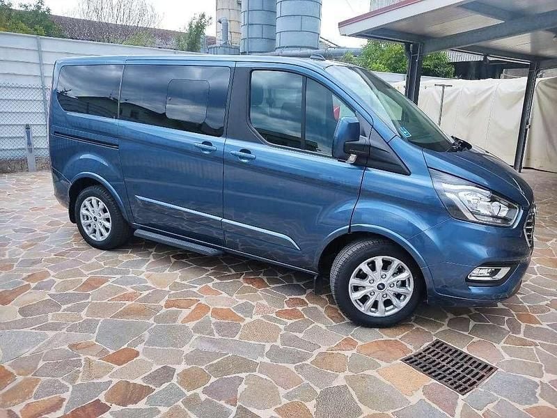 Usata Ford Tourneo Custom 136 CV (100 kW) 2022 Blu/azzurro Furgone