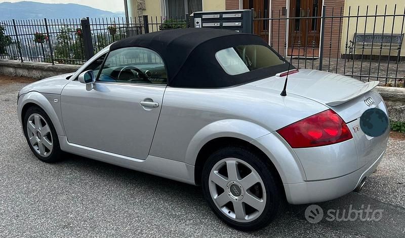 Usata Audi TT Roadster 150 CV (110 kW) 2002 Grigio Cabrio