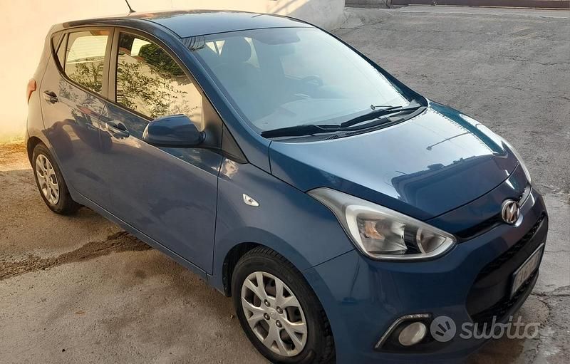 Usata Hyundai i10 66 CV (48 kW) 2015 Blu Utilitaria