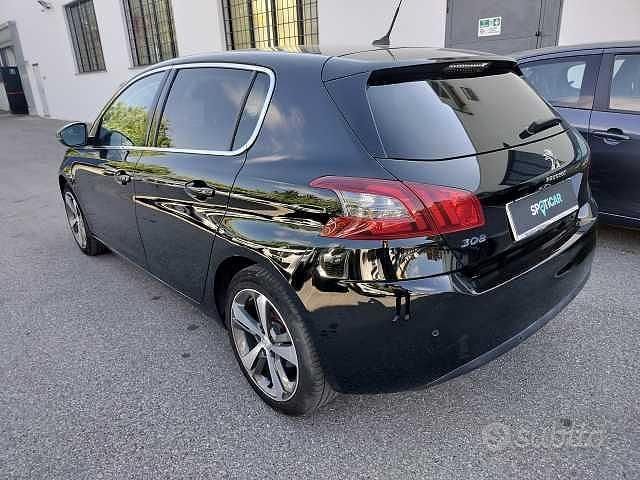 Begagnad Peugeot 308 Allure 120 HK (88 kW) 2018 Svart Sedan