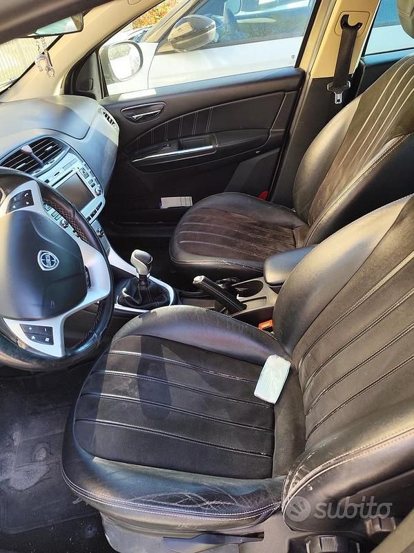 Usata Lancia Delta 120 CV (88 kW) 2011 Grigio Utilitaria