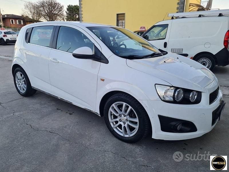 Usata Chevrolet Aveo 95 CV (69 kW) 2012 Bianco Berlina