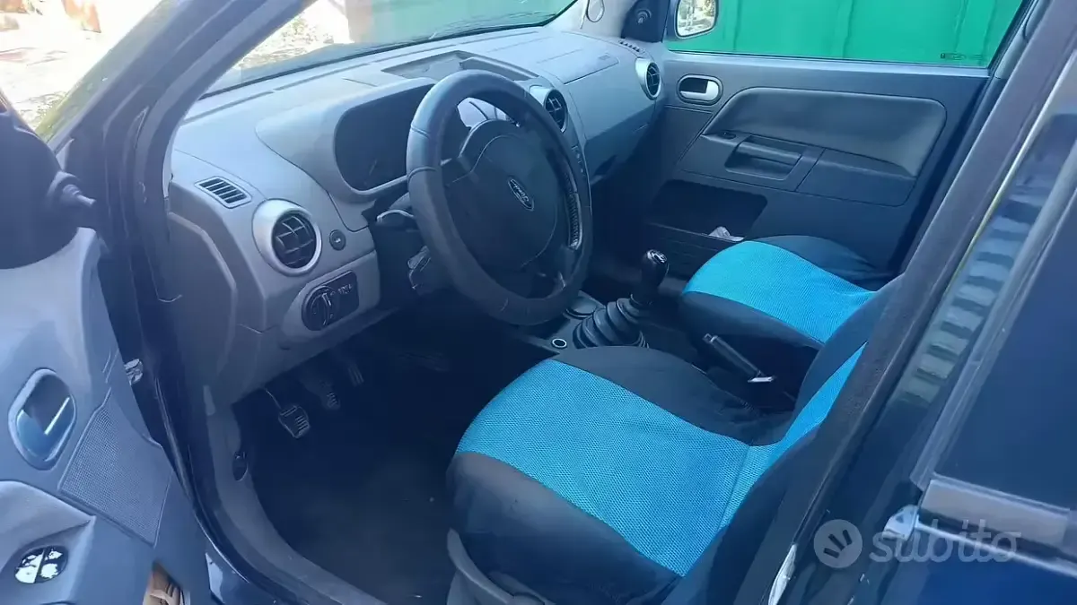Usata Ford Fusion 68 CV (50 kW) 2003 Nero Utilitaria