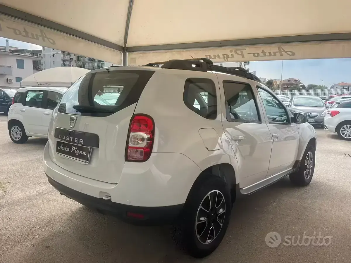 Usata Dacia Duster Lauréate 90 CV (66 kW) 2016 Bianco SUV