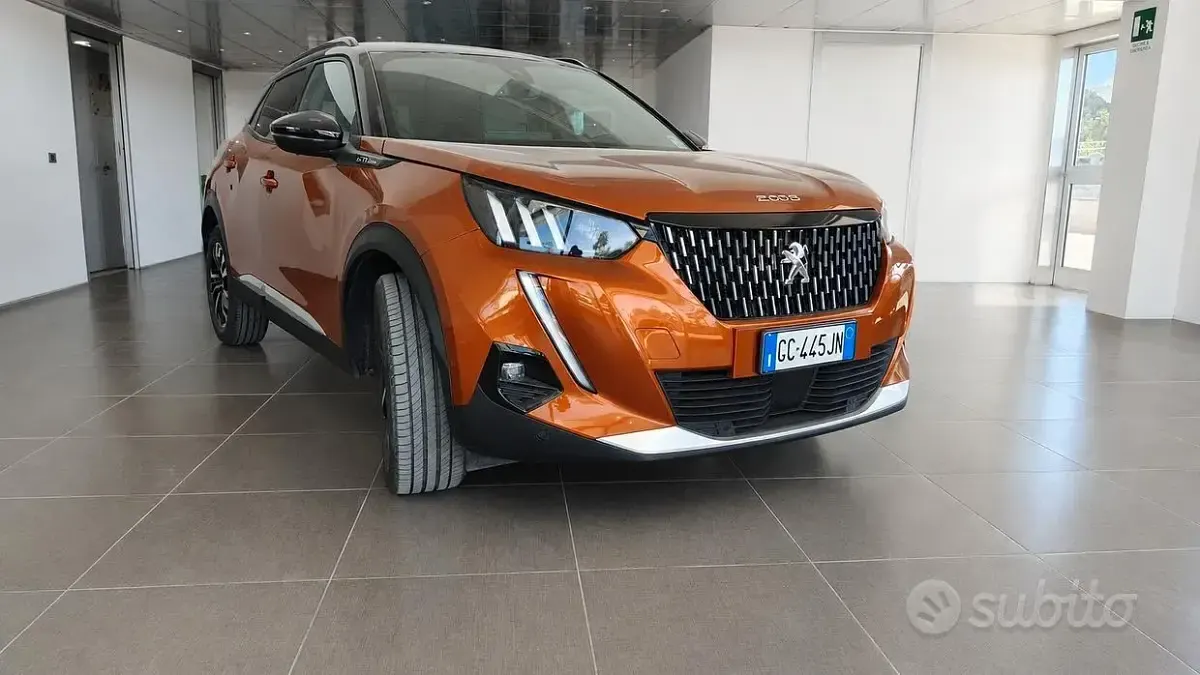 Usata Peugeot 2008 GT-line 131 CV (96 kW) 2020 Arancione SUV