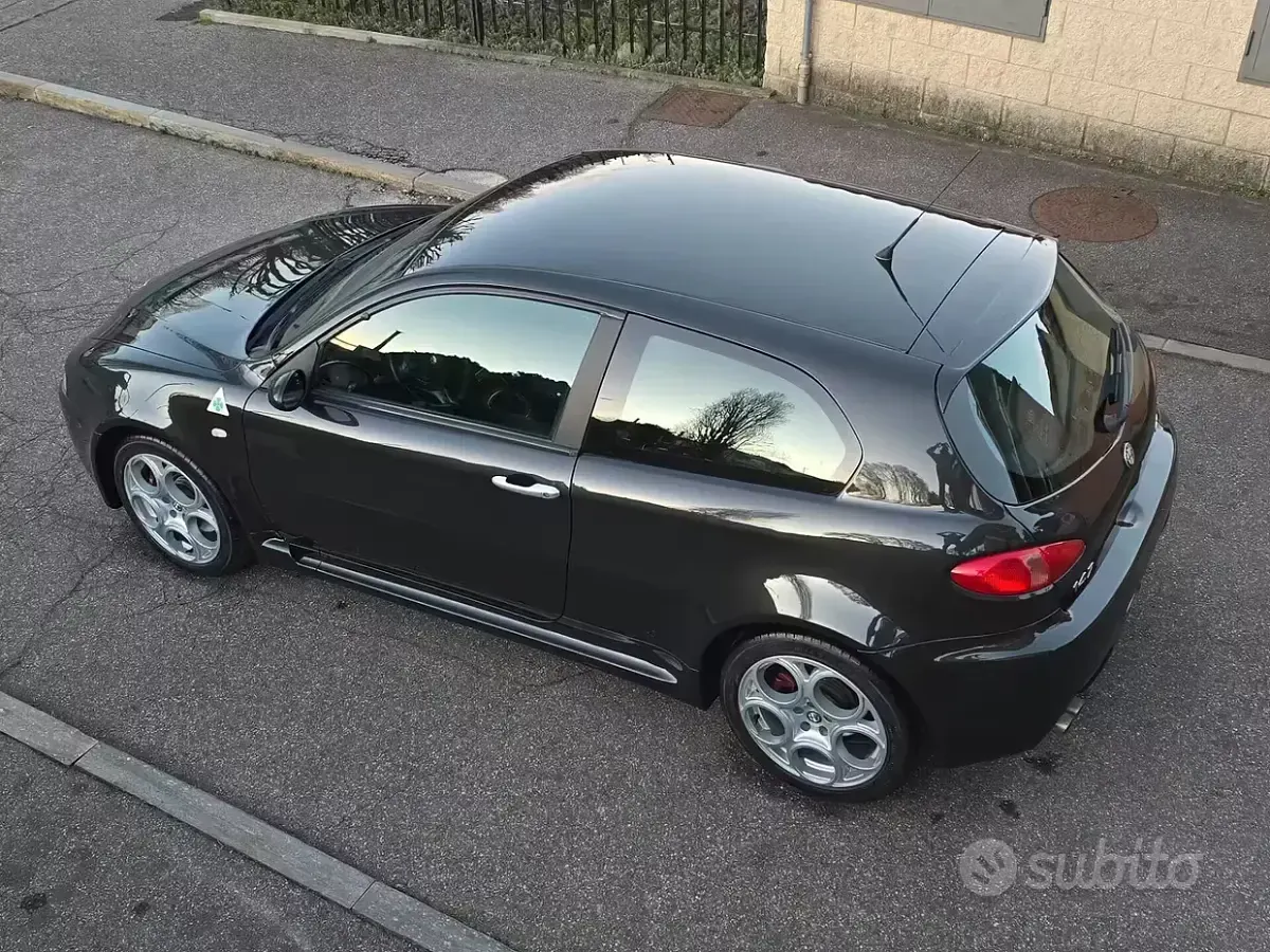 Usata Alfa Romeo 147 GTA 250 CV (183 kW) 2003 Nero Utilitaria