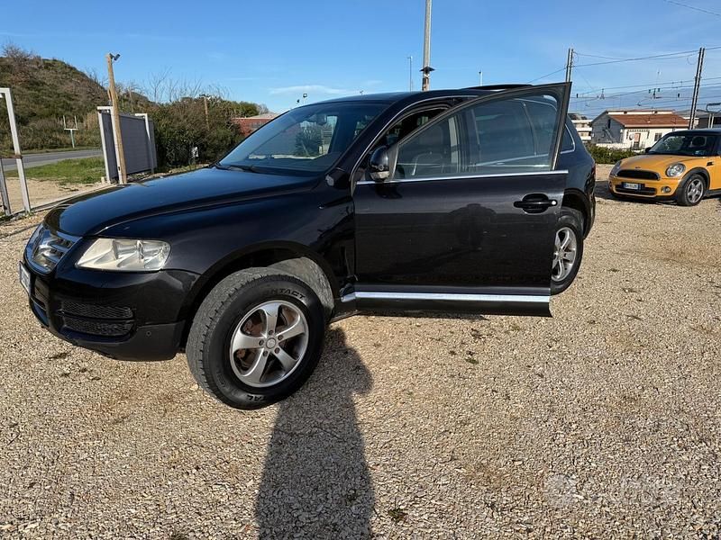 Usata VW Touareg 174 CV (127 kW) 2005 Nero SUV