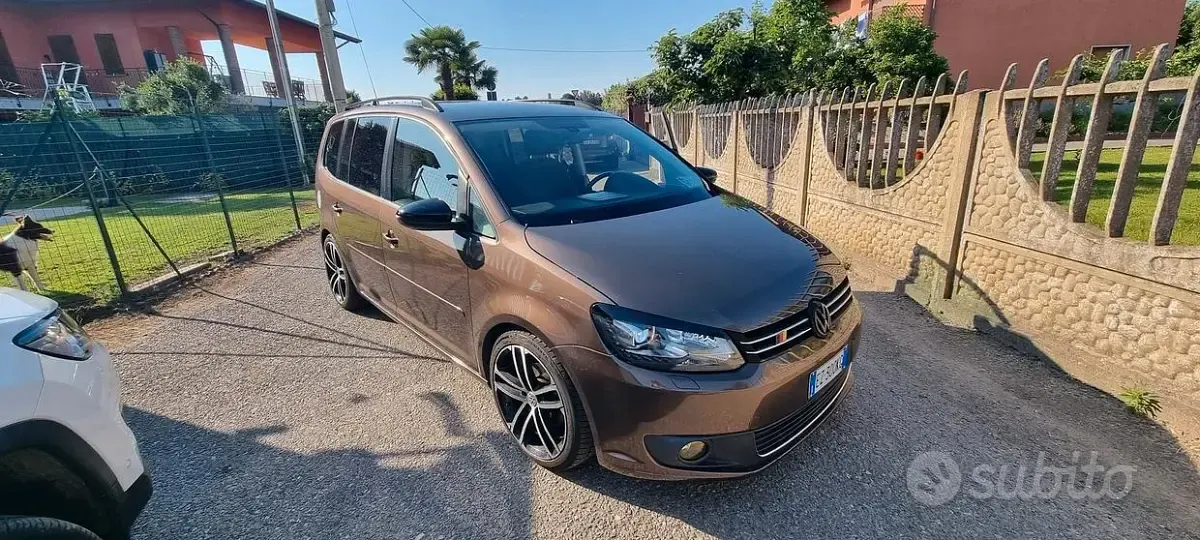 Usata VW Touran 102 CV (75 kW) 2015 Marrone Monovolume