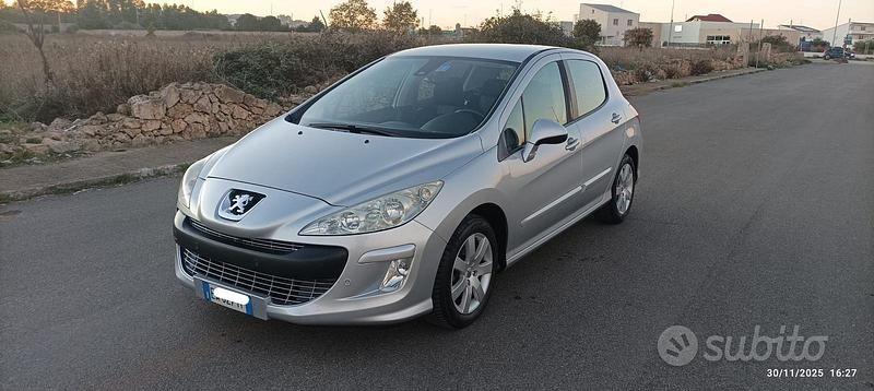 Grigio Usata 2010 Peugeot 308 Tre volumi | 4999 € - Immagine 1/4