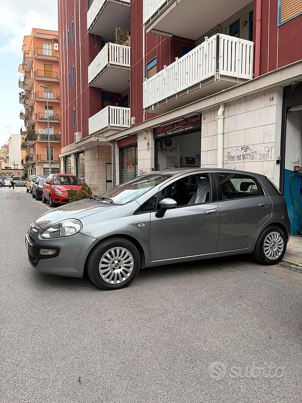 Usata Fiat Grande Punto 75 CV (55 kW) 2011 Grigio Utilitaria
