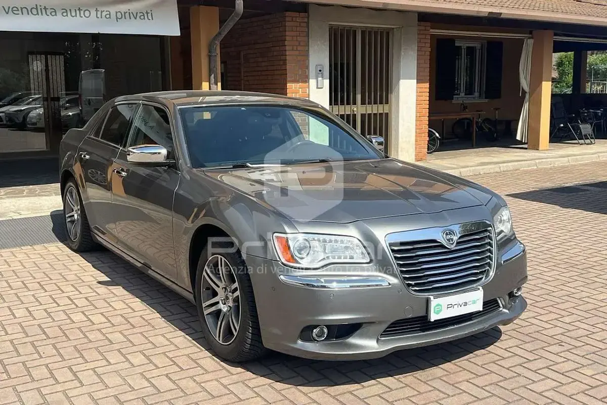 Usata Lancia Thema Platinum 239 CV (175 kW) 2012 Grigio Berlina