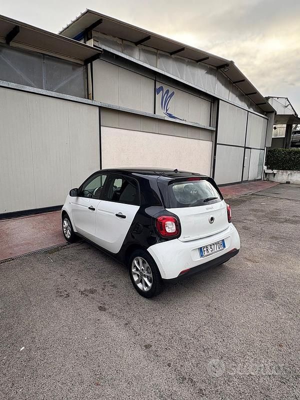 Begagnad Smart ForFour Prime 71 HK (52 kW) 2018 Vit Halvkombi