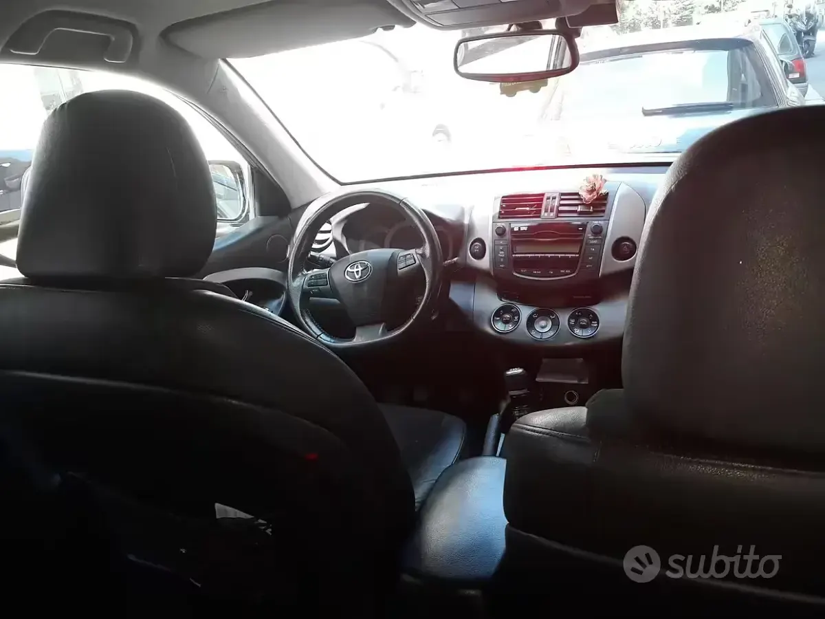 Usata Toyota RAV4 150 CV (110 kW) 2010 Nero SUV