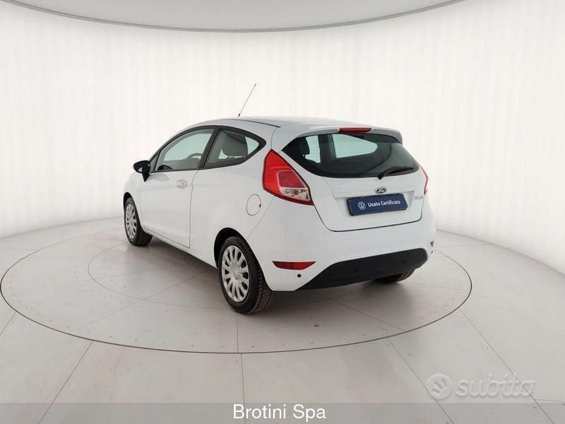Usata Ford Fiesta Business Edition 75 CV (55 kW) 2015 Bianco Utilitaria