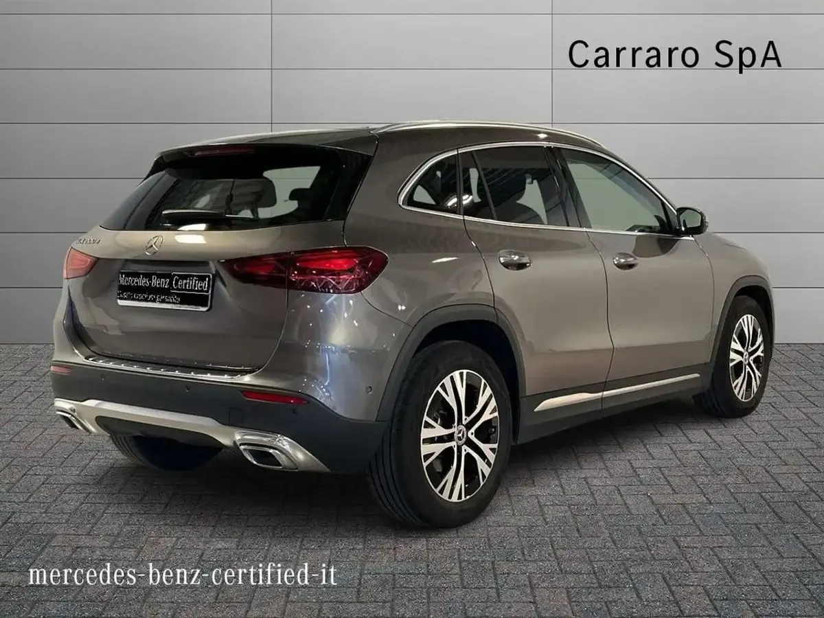 Usata Mercedes GLA200 Advanced Plus 150 CV (110 kW) 2024 Grigio montagna SUV
