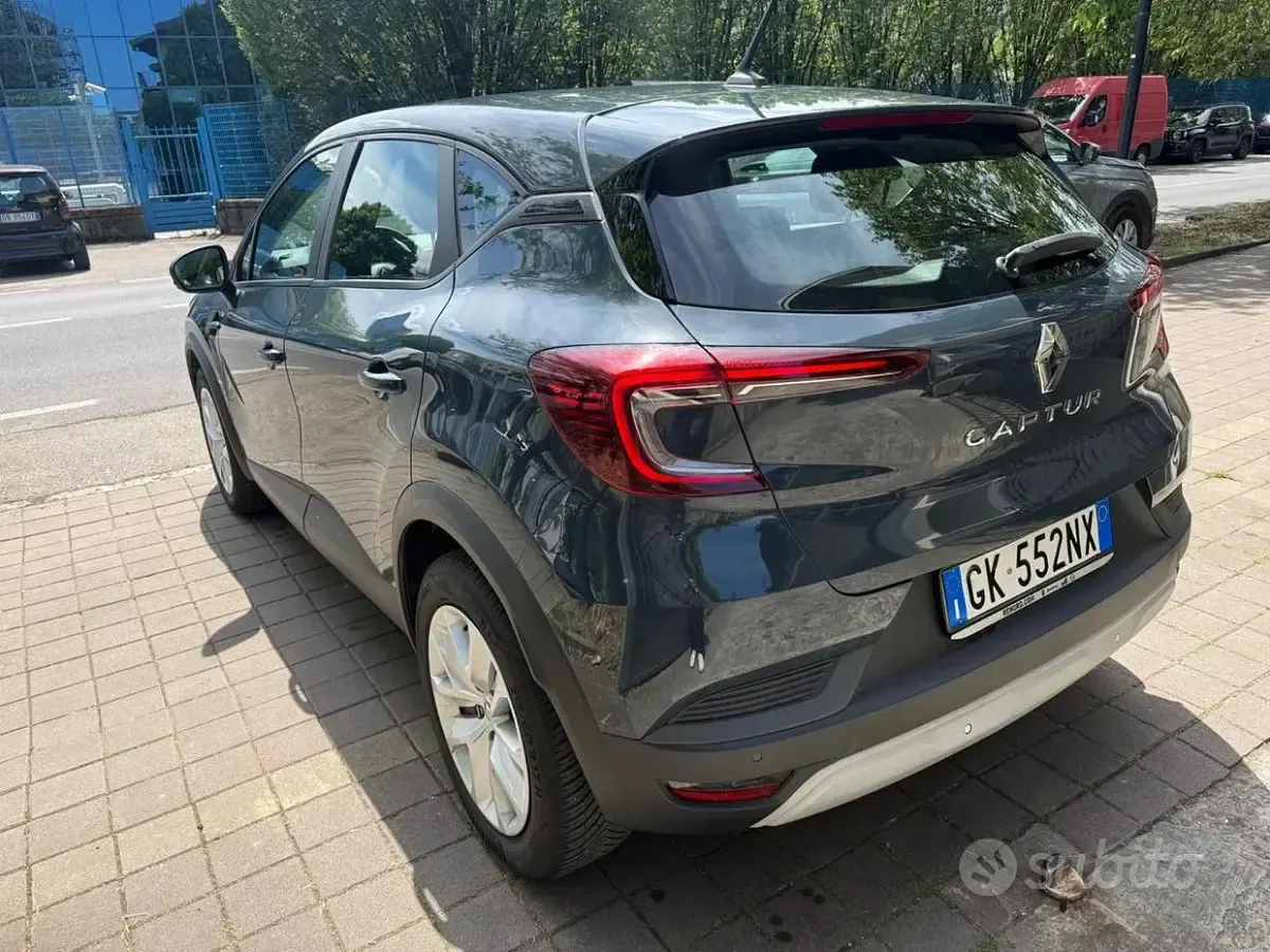 Usata Renault Captur Zen 91 CV (66 kW) 2022 Grigio SUV