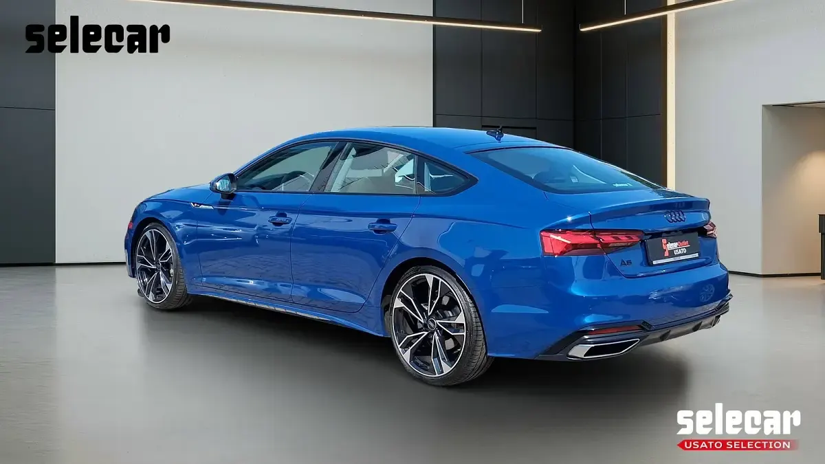 Usata Audi A5 Sportback S-Line 204 CV (150 kW) 2024 Blu atollo metallizzato Utilitaria