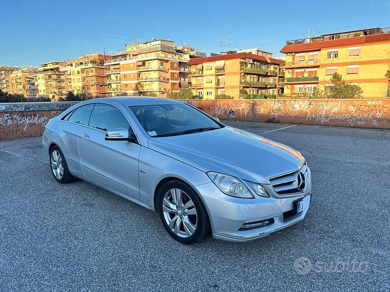 Usata Mercedes E200 Executive 184 CV (135 kW) 2011 Argento Coupé