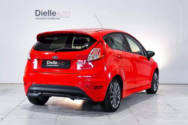 Usata Ford Fiesta ST-Line 101 CV (74 kW) 2017 Rosso (race red) Utilitaria