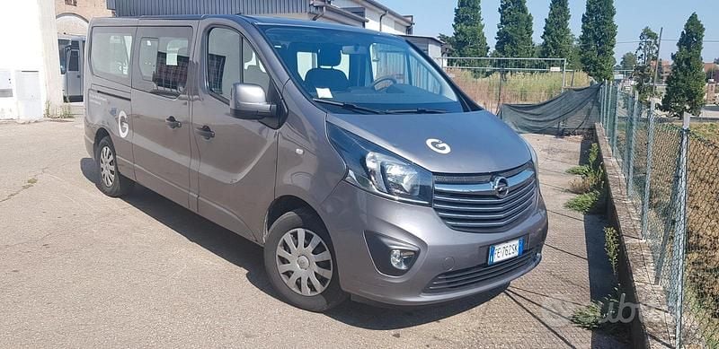 Marrone Usata 2016 Opel Vivaro Furgone | 10.000 € (Super prezzo) - Immagine 1/4