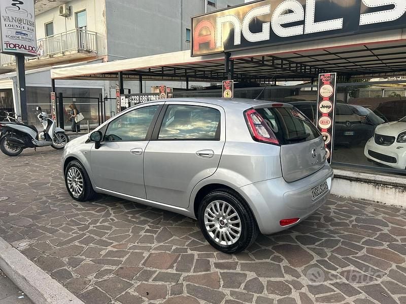 Usata Fiat Grande Punto 75 CV (55 kW) 2014 Grigio Utilitaria