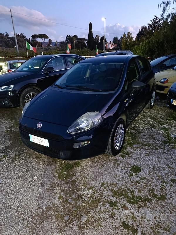 Usata Fiat Punto Young 69 CV (50 kW) 2015 Blu Utilitaria