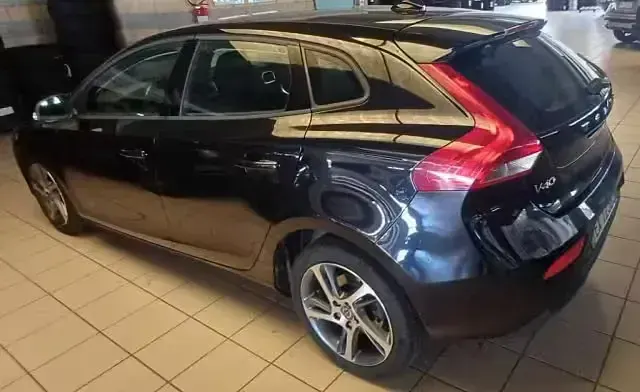 Usata Volvo V40 Business Edition 116 CV (85 kW) 2014 Nero Berlina