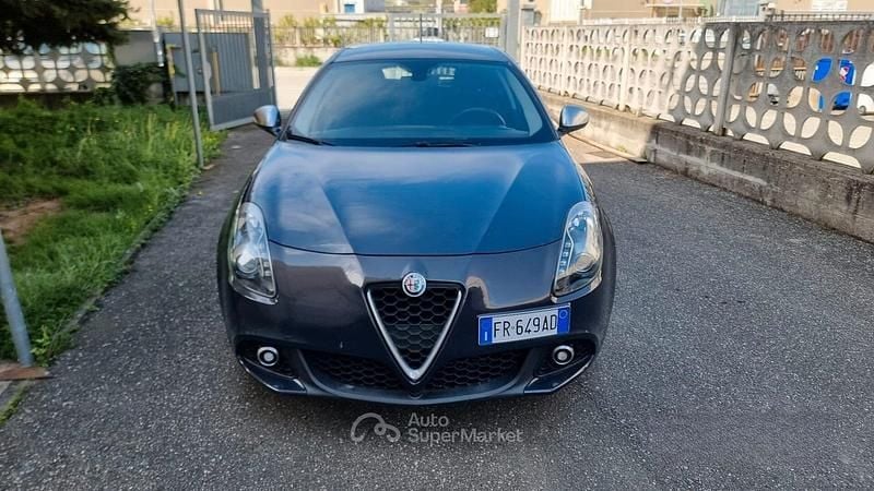 Grigio Usata 2018 Alfa Romeo Giulietta Due volumi | 9900 € (Ottimo prezzo) - Immagine 1/4
