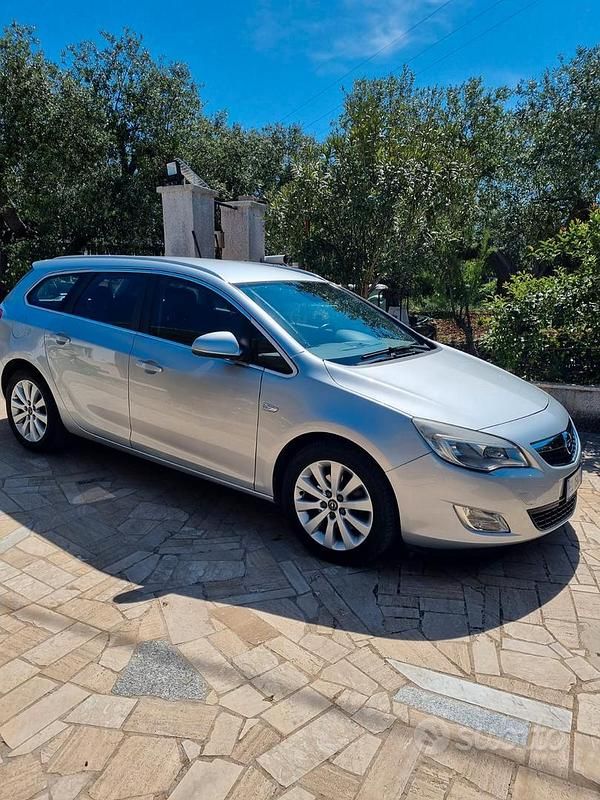 Usata Opel Astra Sport 110 CV (80 kW) 2012 Station wagon