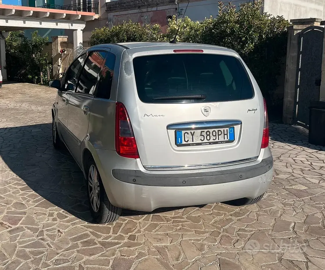 Usata Lancia Musa Platinum 101 CV (74 kW) 2005 Grigio Monovolume