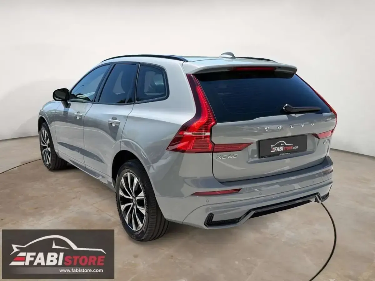 Usata Volvo XC60 R-Design 250 CV (183 kW) 2024 Grigio SUV
