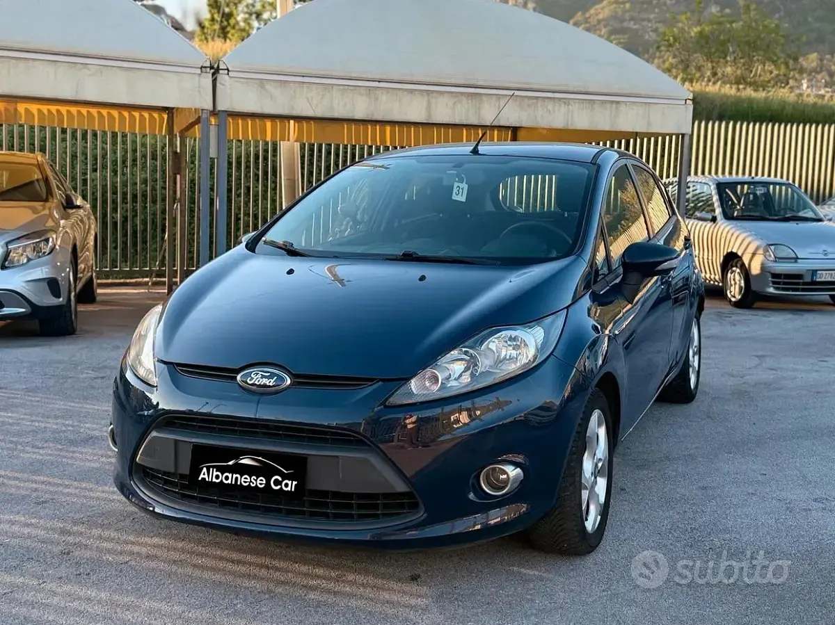 Usado Ford Fiesta Titanium 97 HP (71 kW) 2012 Azul Sedan