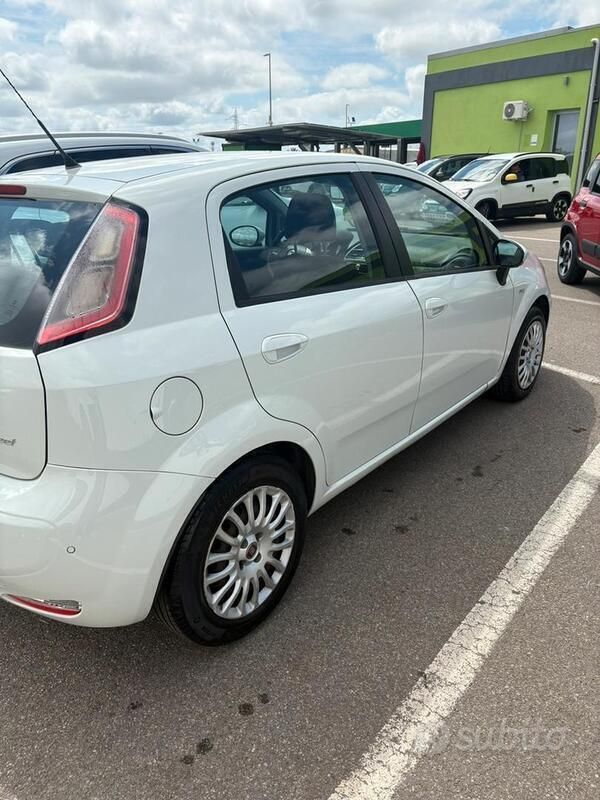 Usata Fiat Punto Street 105 CV (77 kW) 2018 Bianco Utilitaria