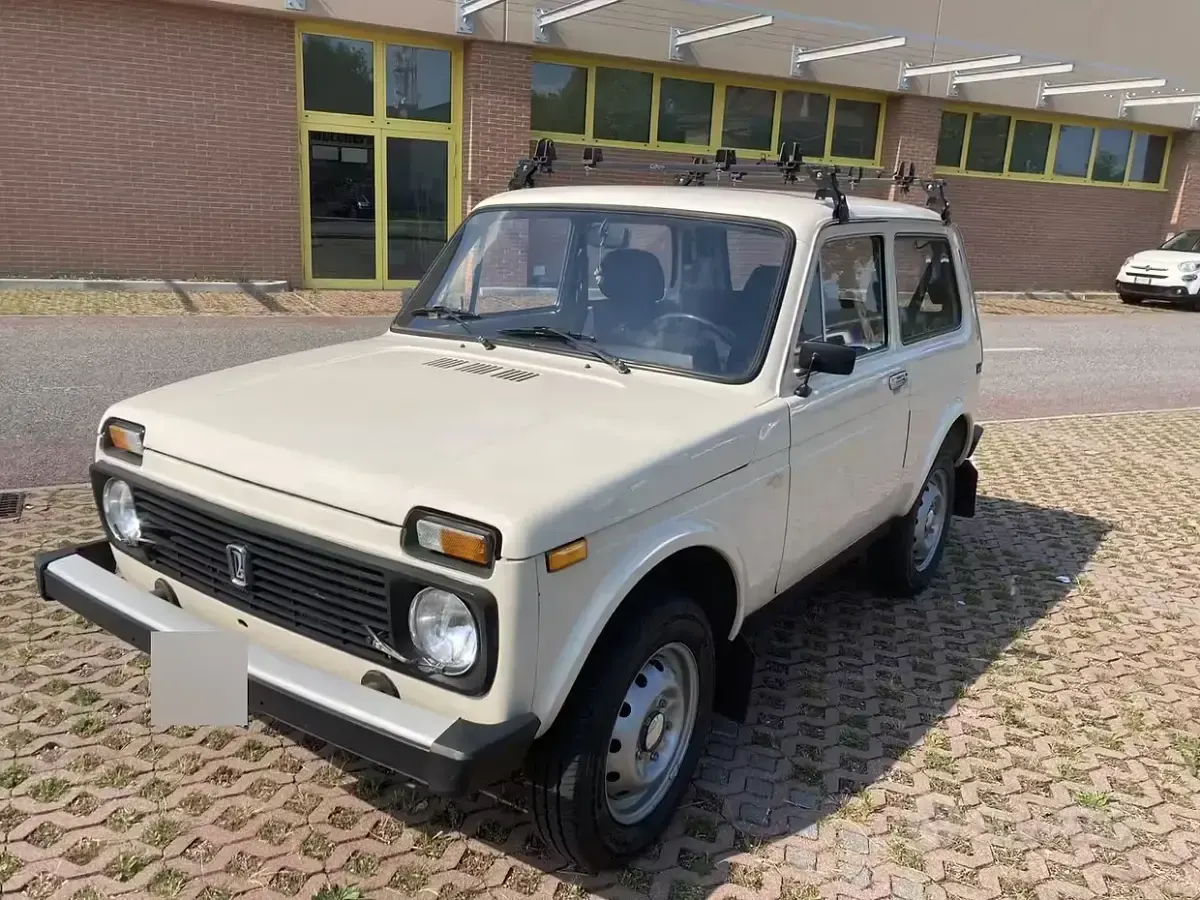 Usata Lada niva 80 CV (58 kW) 1995 Bianco SUV