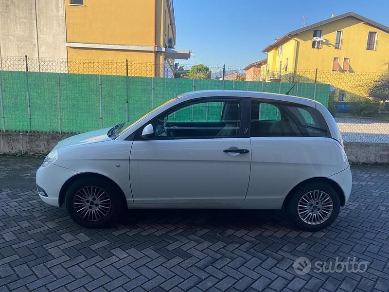 Usata Lancia Ypsilon Platinum 77 CV (56 kW) 2011 Bianco Utilitaria