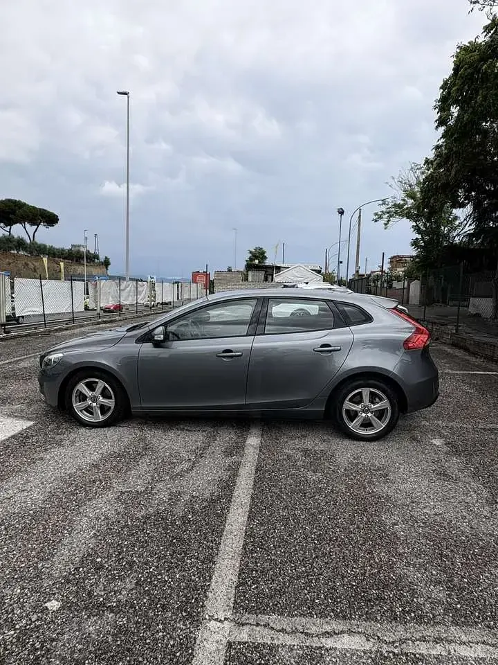 Usata Volvo V40 114 CV (83 kW) 2015 Grigio Berlina