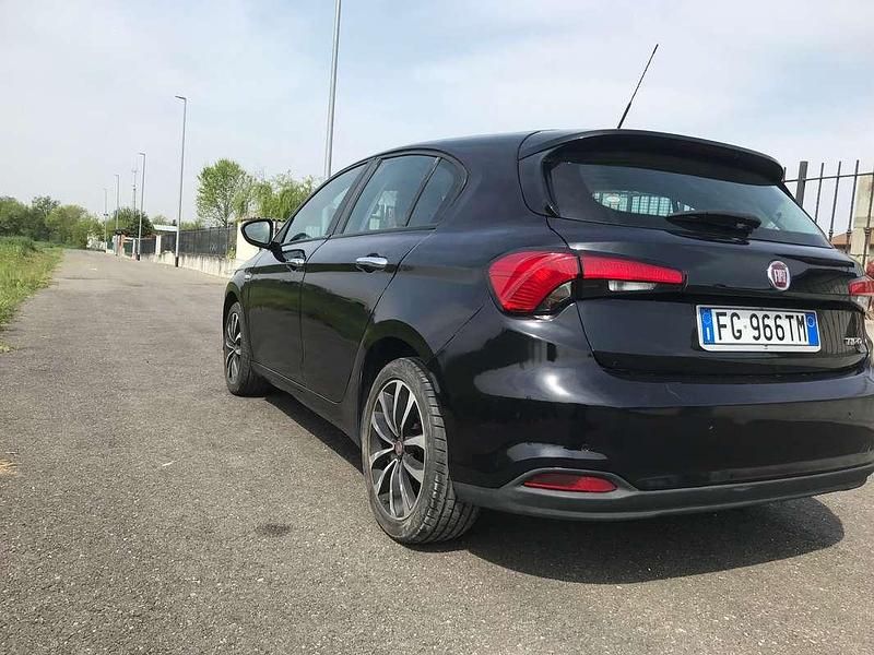 Usata Fiat Tipo Easy 120 CV (88 kW) 2016 Nero Berlina