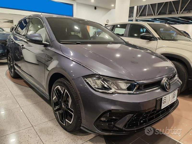 Nuova VW Polo R-line Plus 95 CV (69 kW) 2025 5w5w  smoky grey metallizzato Berlina