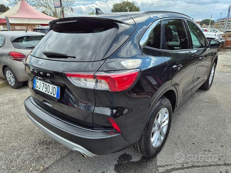 Usata Ford Kuga Titanium 120 CV (88 kW) 2022 Nero SUV