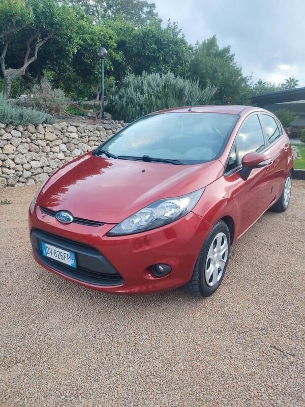 Usata Ford Fiesta 89 CV (65 kW) 2009 Rosso Utilitaria