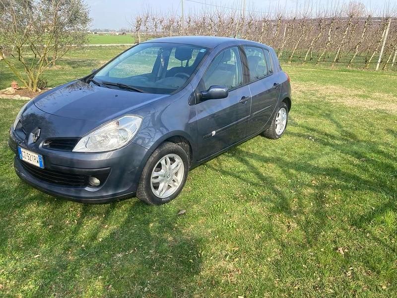 Usata Renault Clio II Luxe 86 CV (63 kW) 2006 Blu/azzurro Berlina
