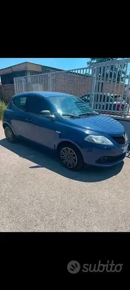 Usata Lancia Ypsilon 95 CV (69 kW) 2018 Bluazzurro Utilitaria