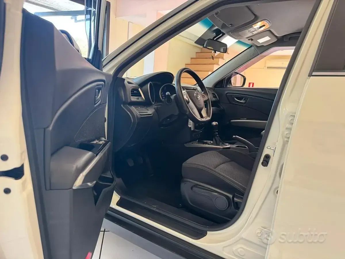 Usata SsangYong Tivoli 115 CV (84 kW) 2018 Bianco SUV
