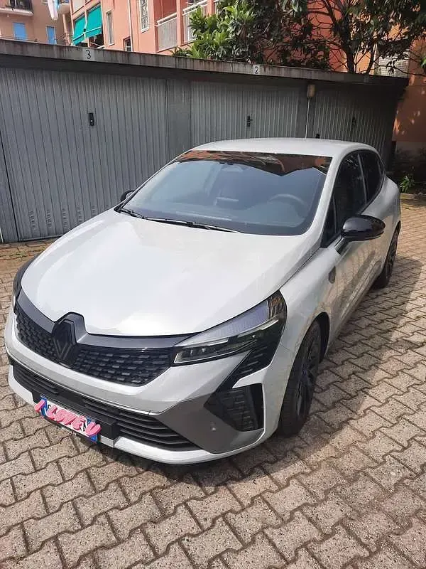 Usata Renault Clio V Esprit Alpine 91 CV (66 kW) 2024 Argento Berlina