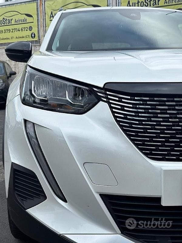 Usata Peugeot 2008 Allure 110 CV (80 kW) 2022 Bianco SUV