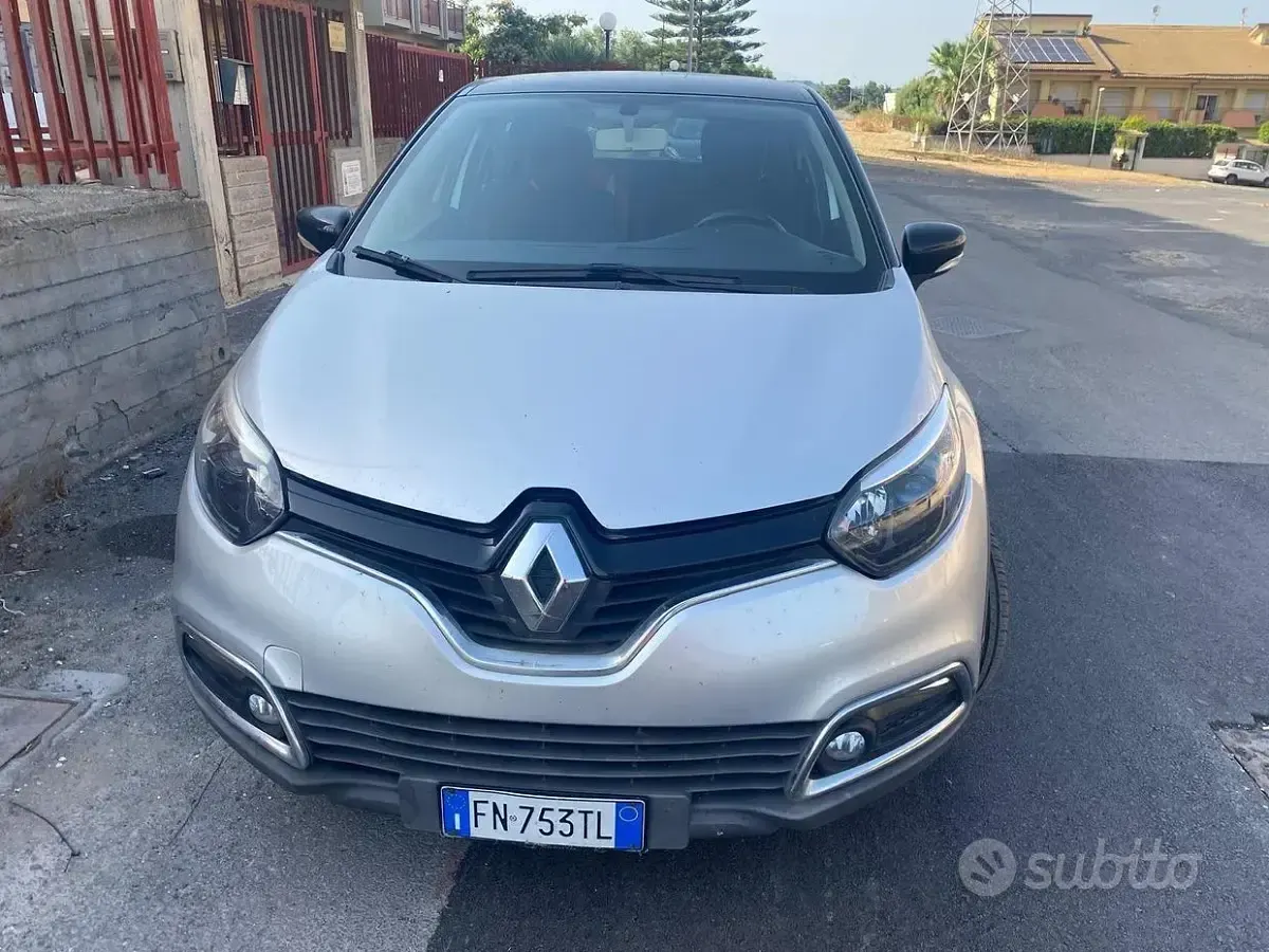 Usata Renault Captur 90 CV (66 kW) 2016 Giallo SUV