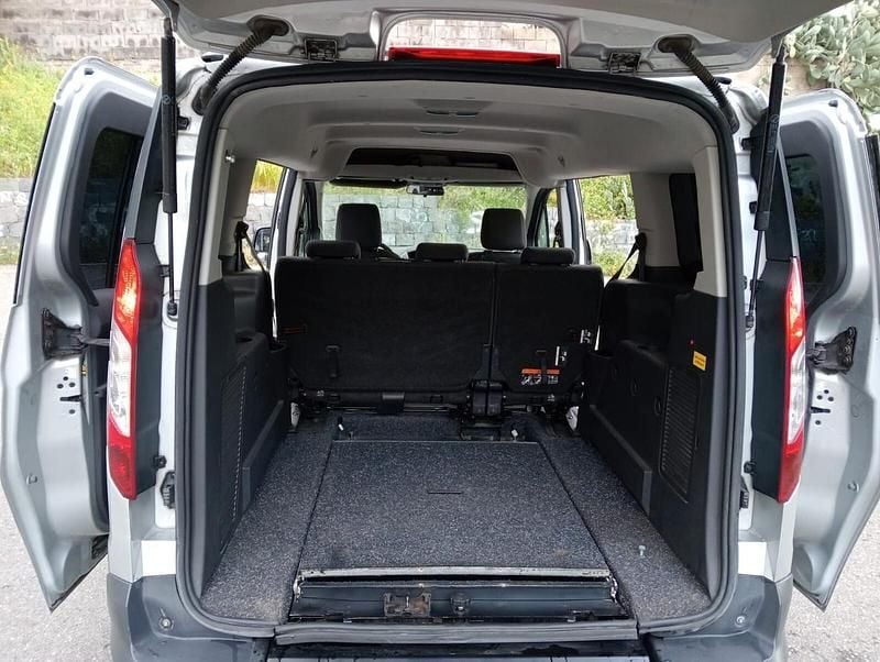 Usata Ford Tourneo Connect 116 CV (85 kW) 2016 Grigio Monovolume