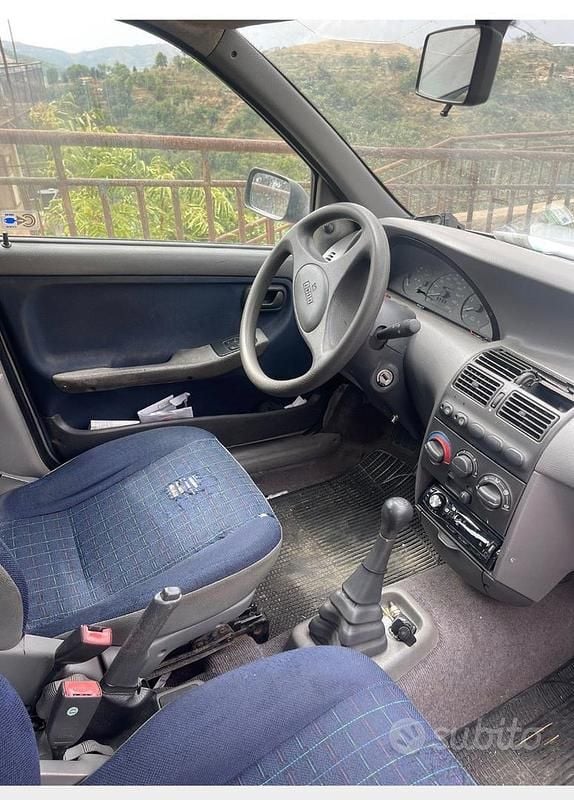 Usata Fiat Punto 34 CV (25 kW) 1995 Grigio Utilitaria