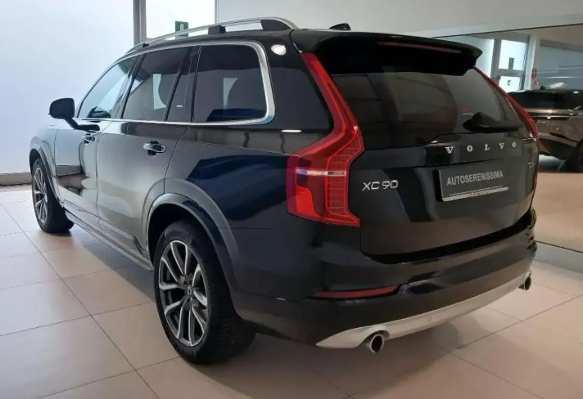 Usata Volvo XC90 Momentum 250 CV (183 kW) 2019 Nero SUV